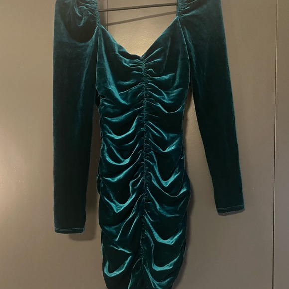 Revolve Dresses | Beautiful Green Velvet Dress Xs- Revolve | Color: Green | Size: Xs | Smcollins's Closet